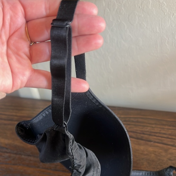 Victoria’s Secrete 34DD Black Push up Bra - Picture 4 of 6